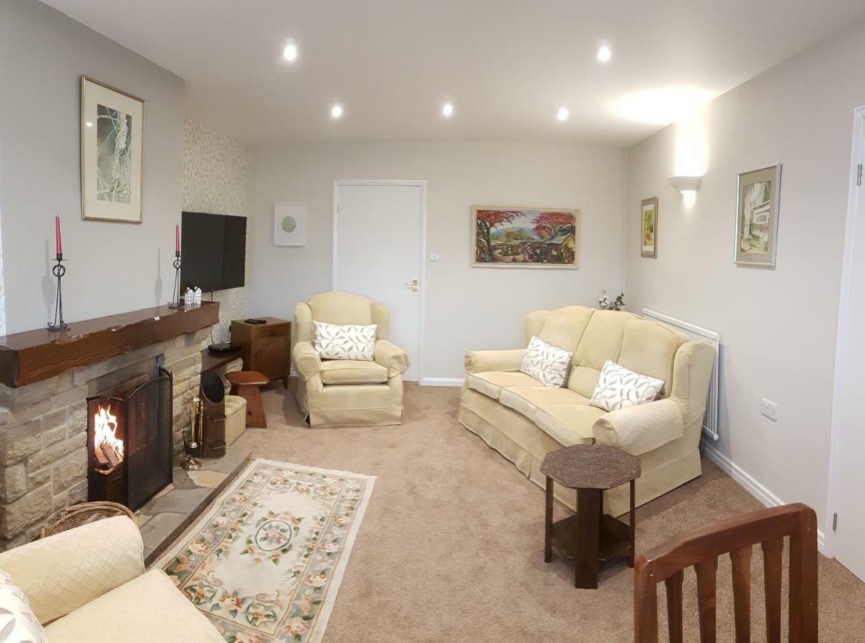 Woodpeckers Cottage สการ์โบโรห์ ภายนอก รูปภาพ
